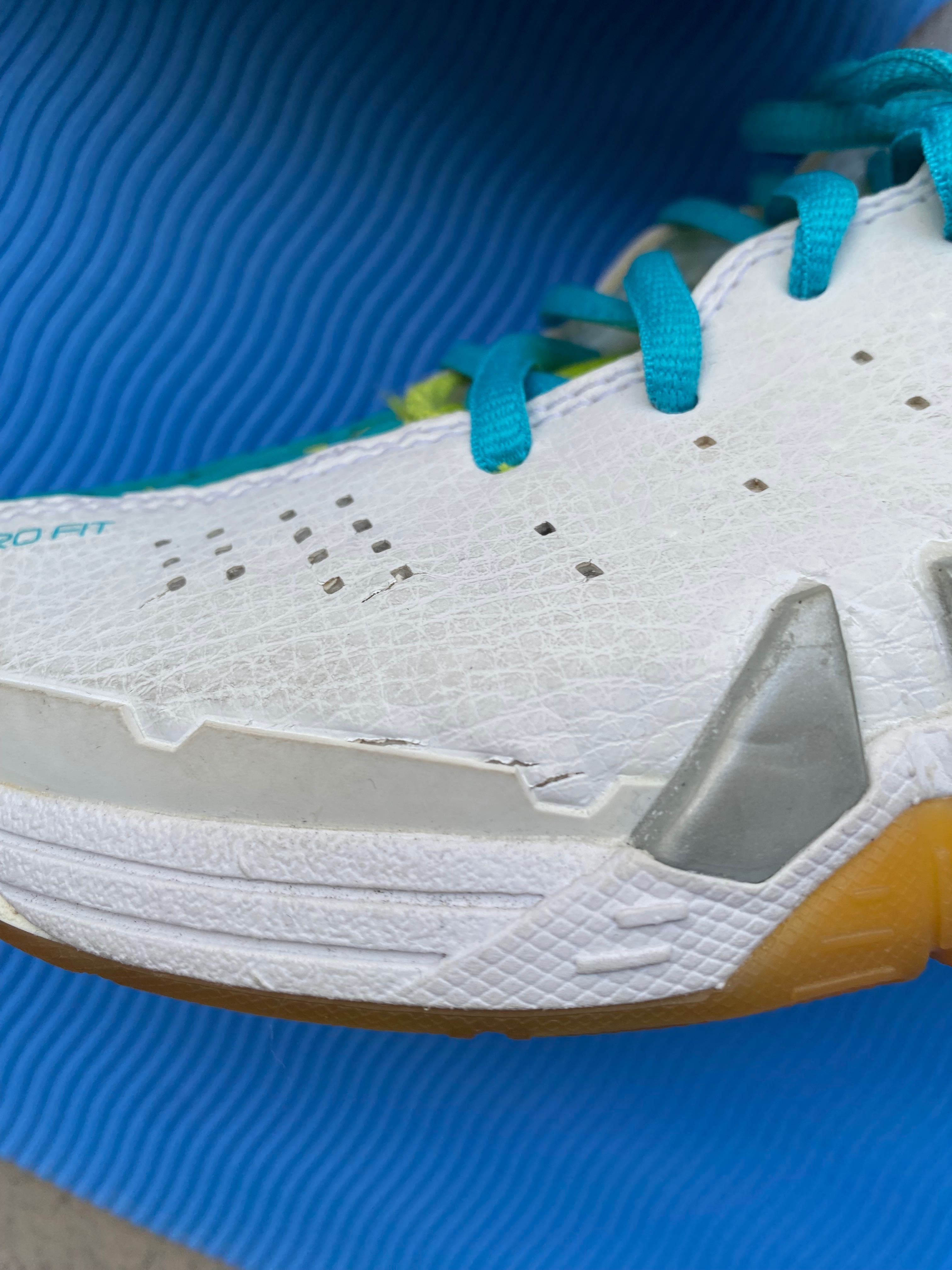 Sprzedam buty do badmintona Yonex SHB 01 LX, rozm 39