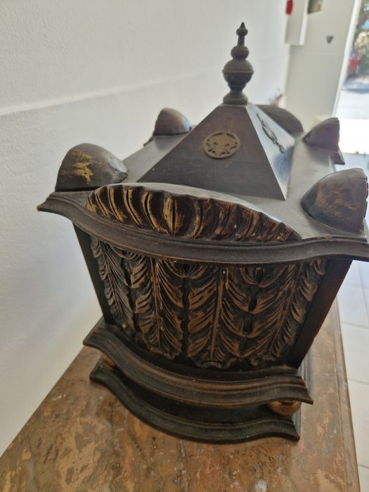 Caixa decorativa em madeira
