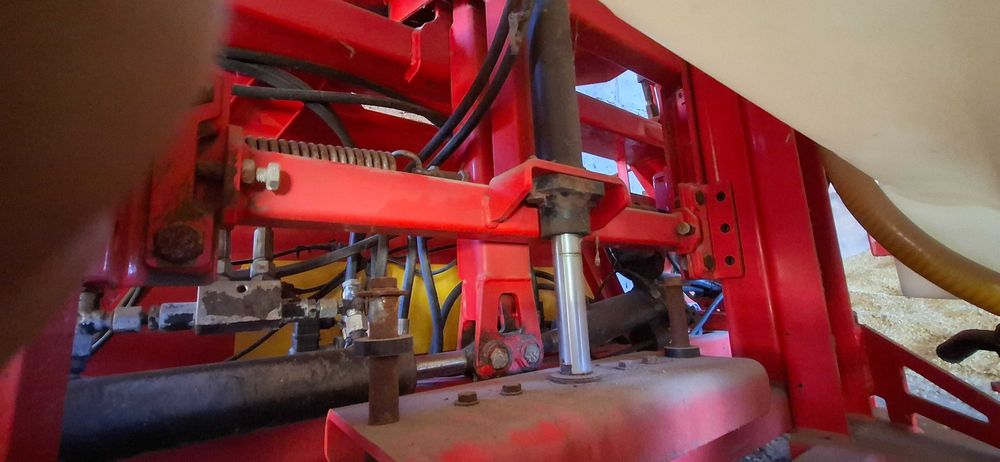 Opryskiwacz Agromehanika, 1200 litrów. Belka 18 metrów. Uszkodzony