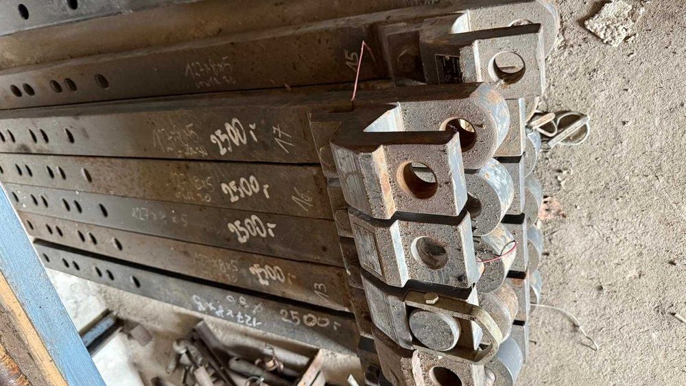 Zaczep polowy listwa transportowa 127x8x5 Fendt Massey  fi 30 6 otw