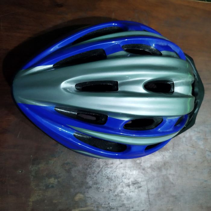 Итальянский  велошлем Uvex.