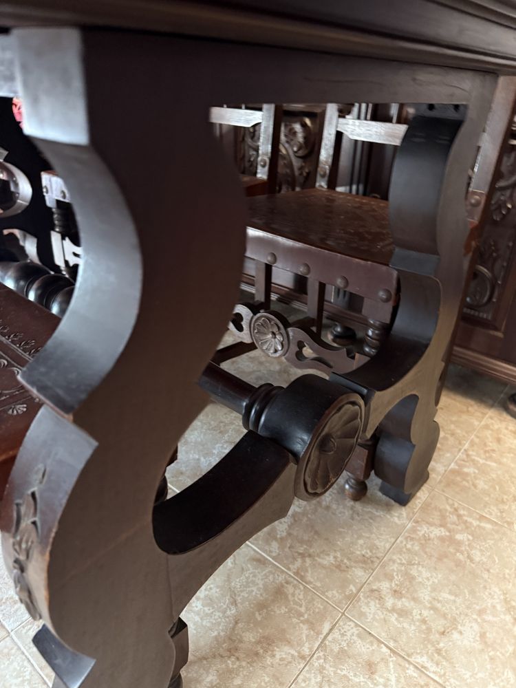 Conjunto de Sala de Jantar Clássico em Madeira Maciça