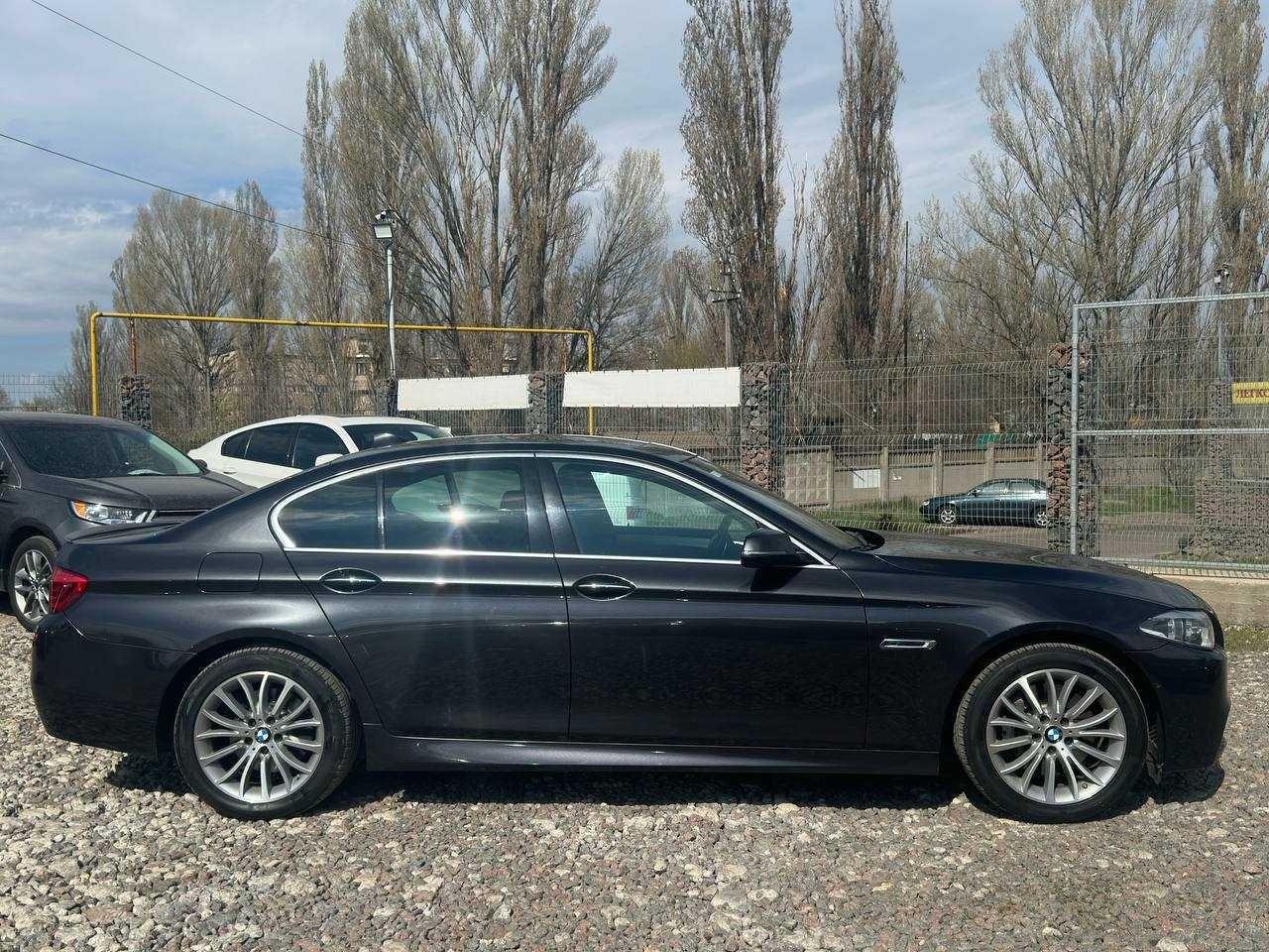 Авто BMW 5 Series 2013