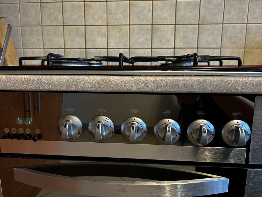 Piekarnik pod zabudowe z plyta gazowa