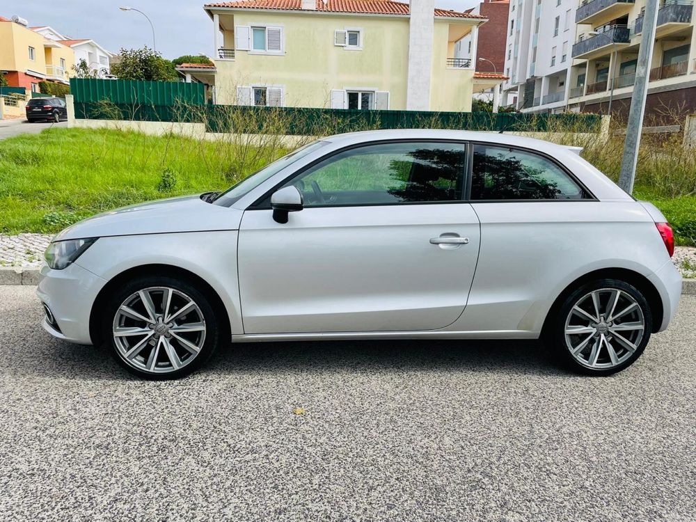 AUDI A1 1.6 TDI 105cv — 2011 | Prata metálico | 219.000km