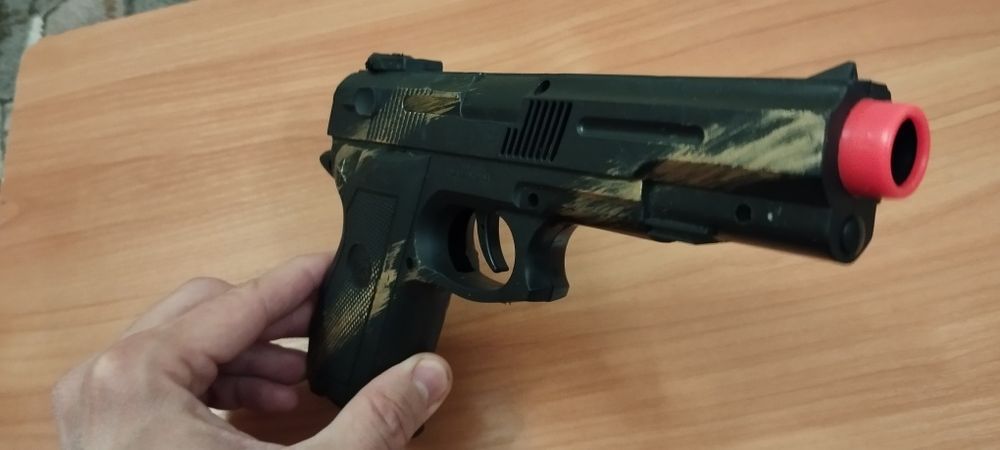Пистолет игрушечный
