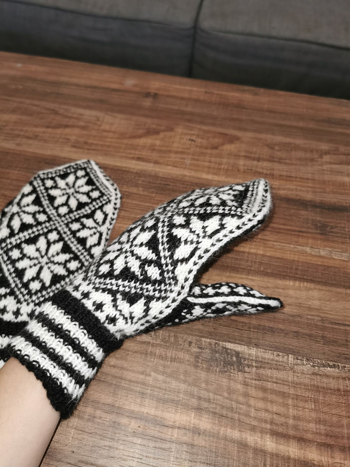Rękawiczki czarne w śnieżynki ręcznie robione ciepłe one size, unisex