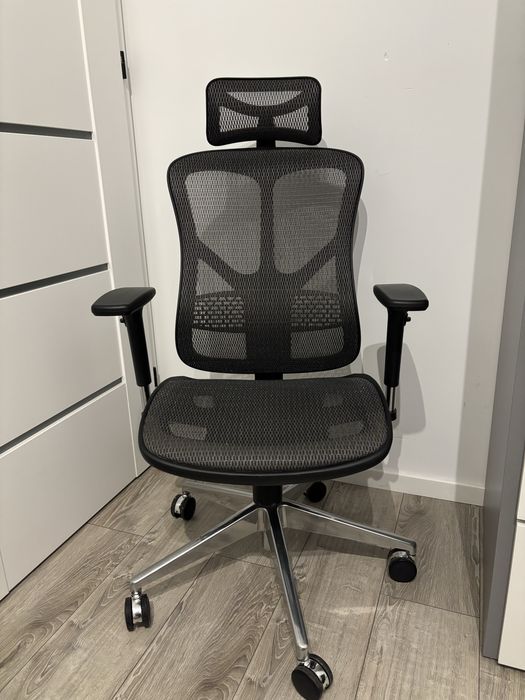 Fotel ergonomiczny Diablo V-Basic: czarno-czarny