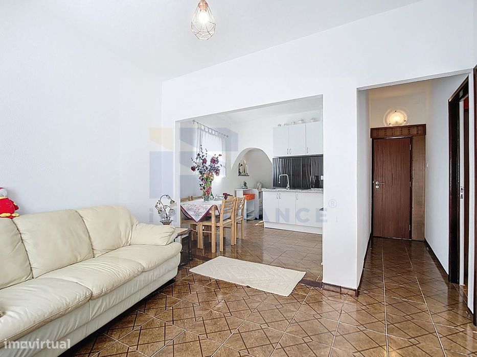 Apartamento T1+1 (Andar de Moradia), em Toxofal de Baixo, Lourinhã