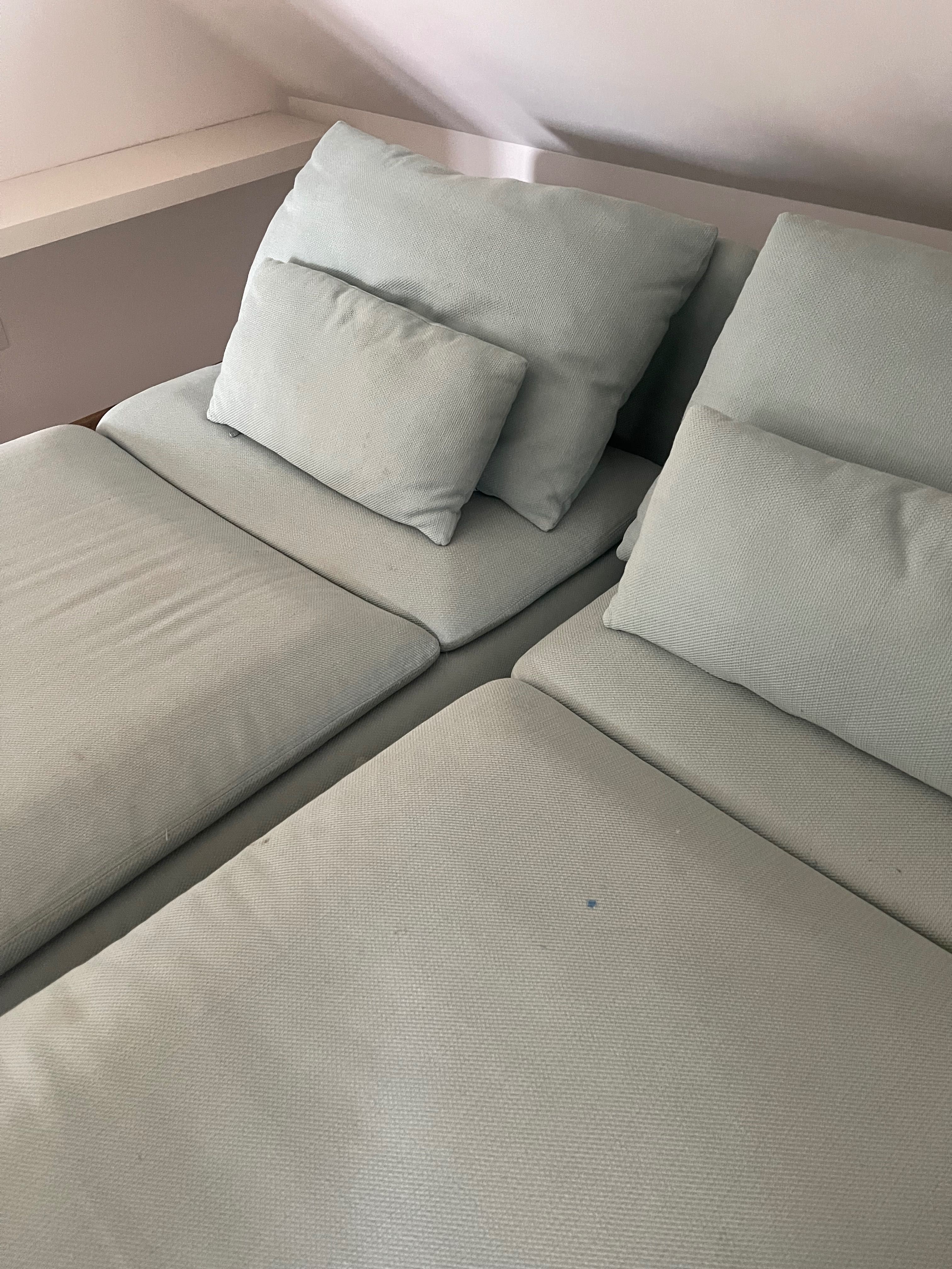 Dwie miętowe leżanki Ikea Soderhamn