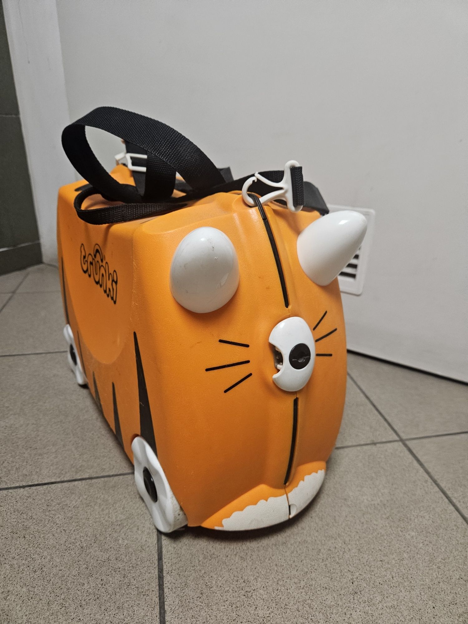Jeżdżąca walizka jeździk Trunki