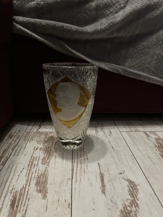 Wazon kryształowy z papieżem