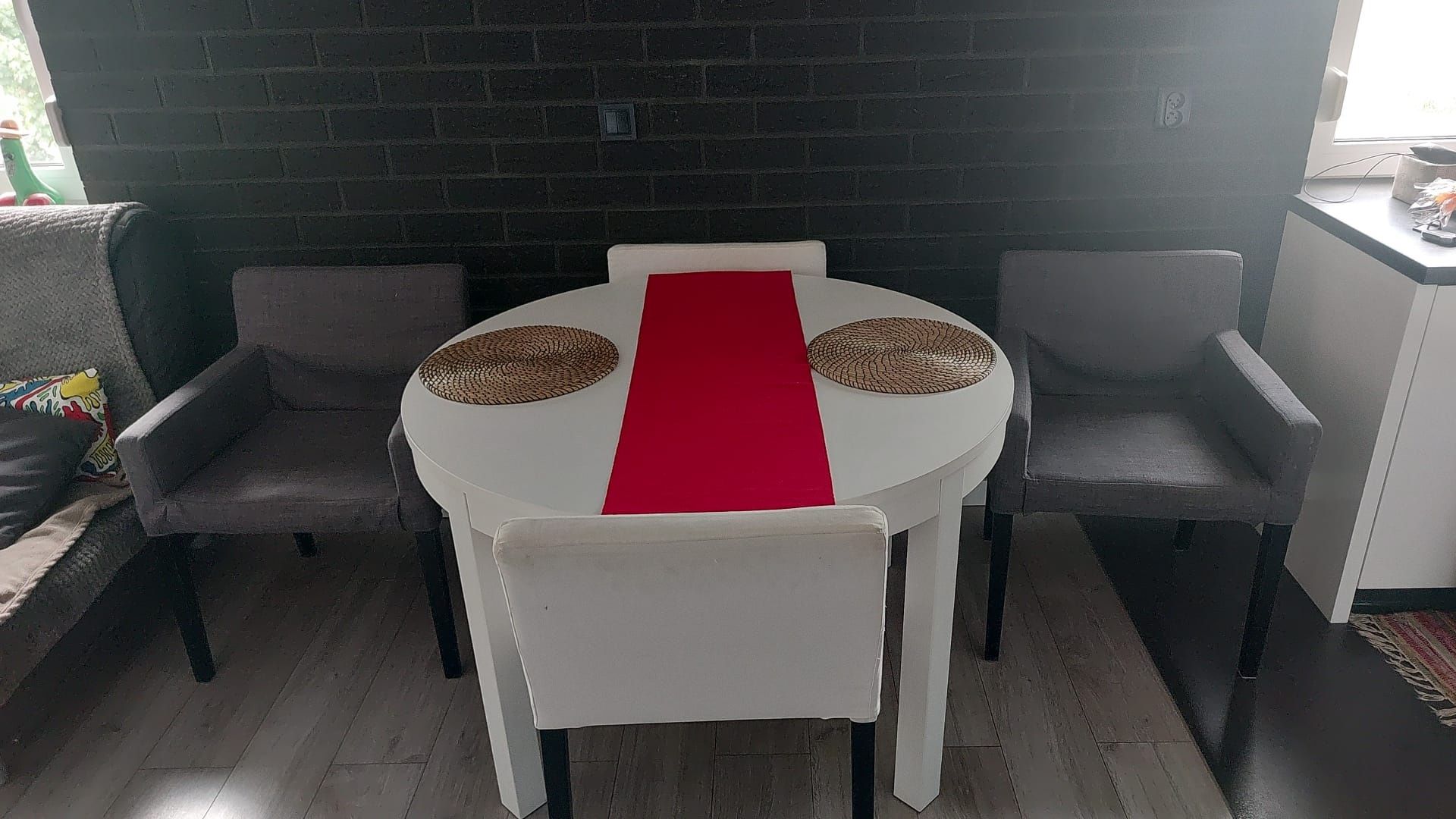 Stół jadalny biały