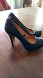 Sapatos azul escuro, tamanho 35 salto alto nunca usados .SLS.