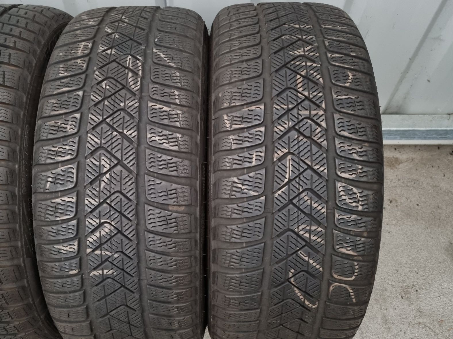 Opony używane ZIMOWE 225/40/18 Pirelli 850zł/4szt.