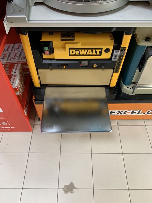 Desengrossadeira Portátil 1800W DeWalt DW733