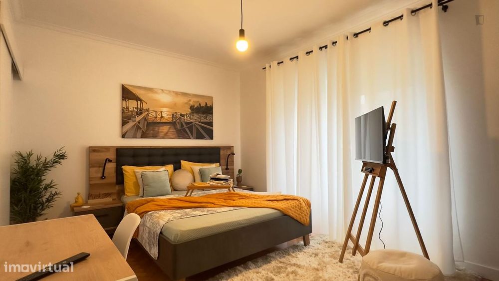 649106 - Quarto com cama de casal, com casa de...