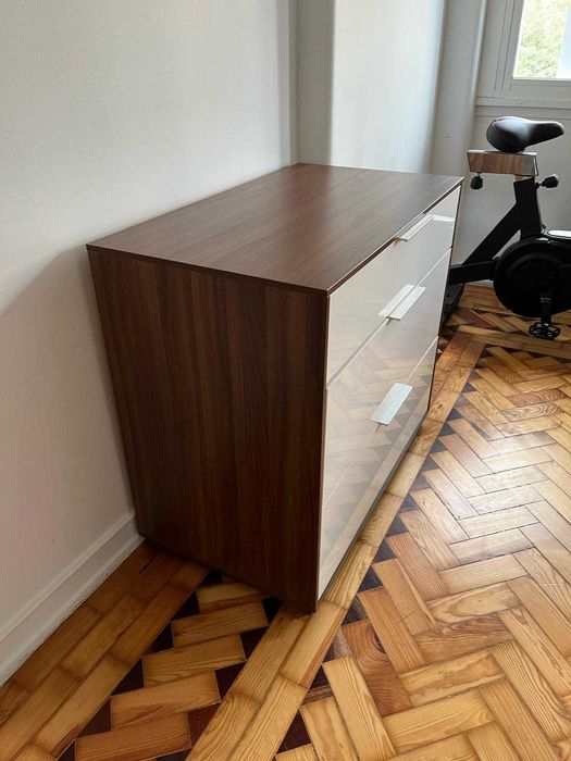 Cómoda IKEA com 3 gavetas