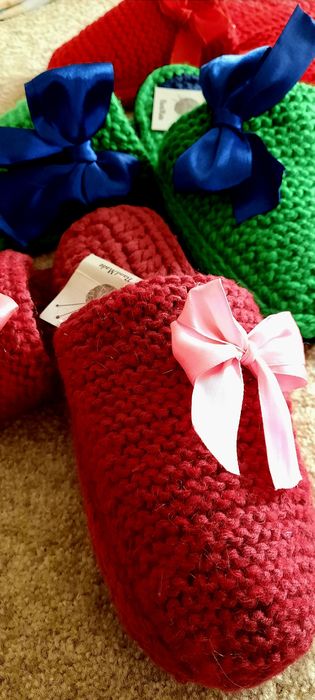 Продаються тапочки та шкарпетки  жіночі та чоловічі