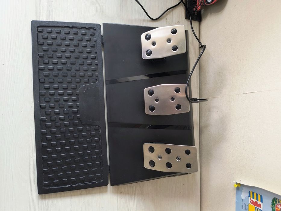 Ігровий руль,педалі та коробка передач з оригінальною коробкою