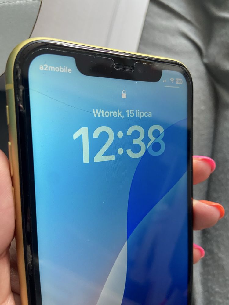 Telefon Iphone 11 żółty