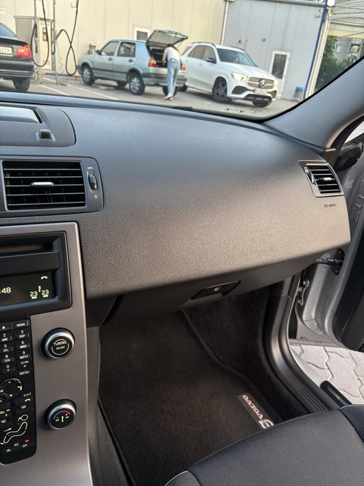 Автомобіль volvo v50