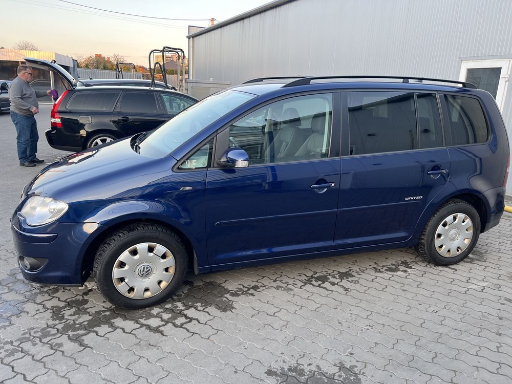 Volkswagen Touran  Фольксваген Туран 2009