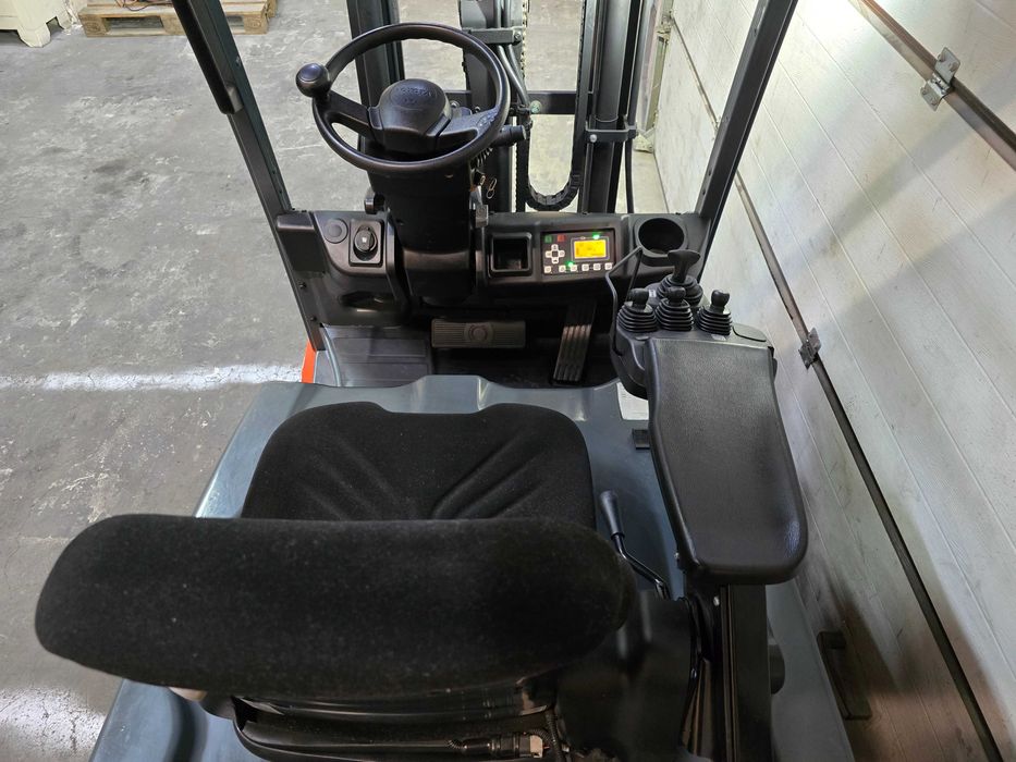 Навантажувач вилковий, електричний Toyota 1.8 тонн Li-ion