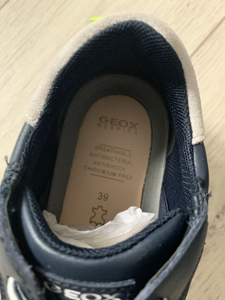 Снікери кросівки Geox розмір 39