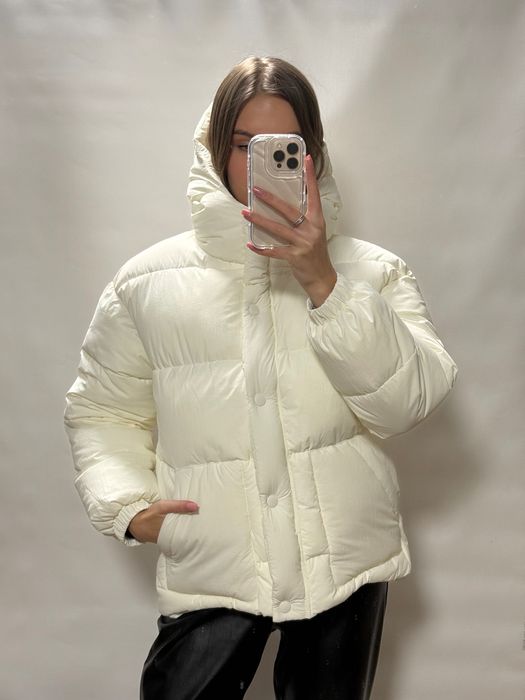 Жіночий зимовий пуховик з поясом