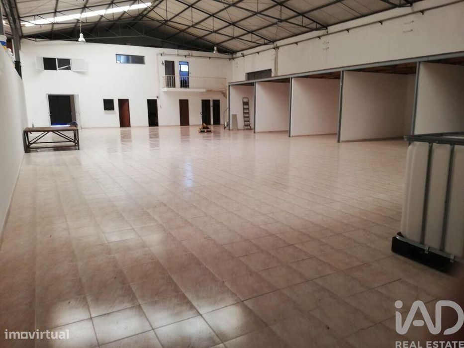 Armazém em Areias e Pias de 1200,00 m2