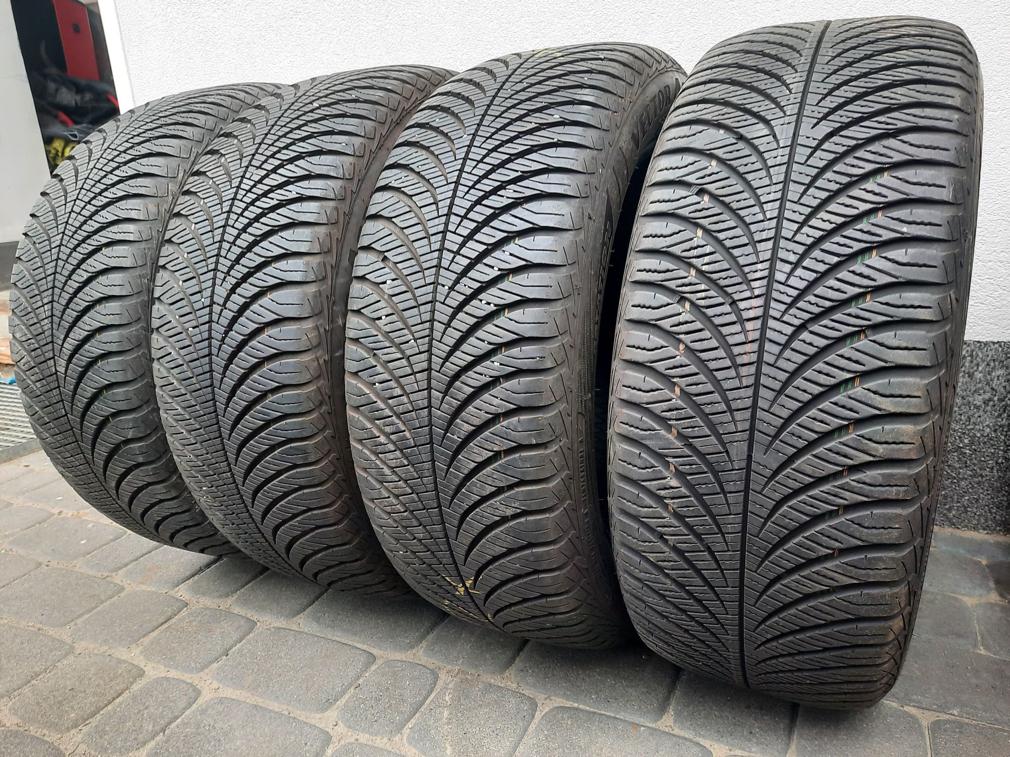 4 opony 195/55 R16 Goodyear Vector4seasosn  8mm