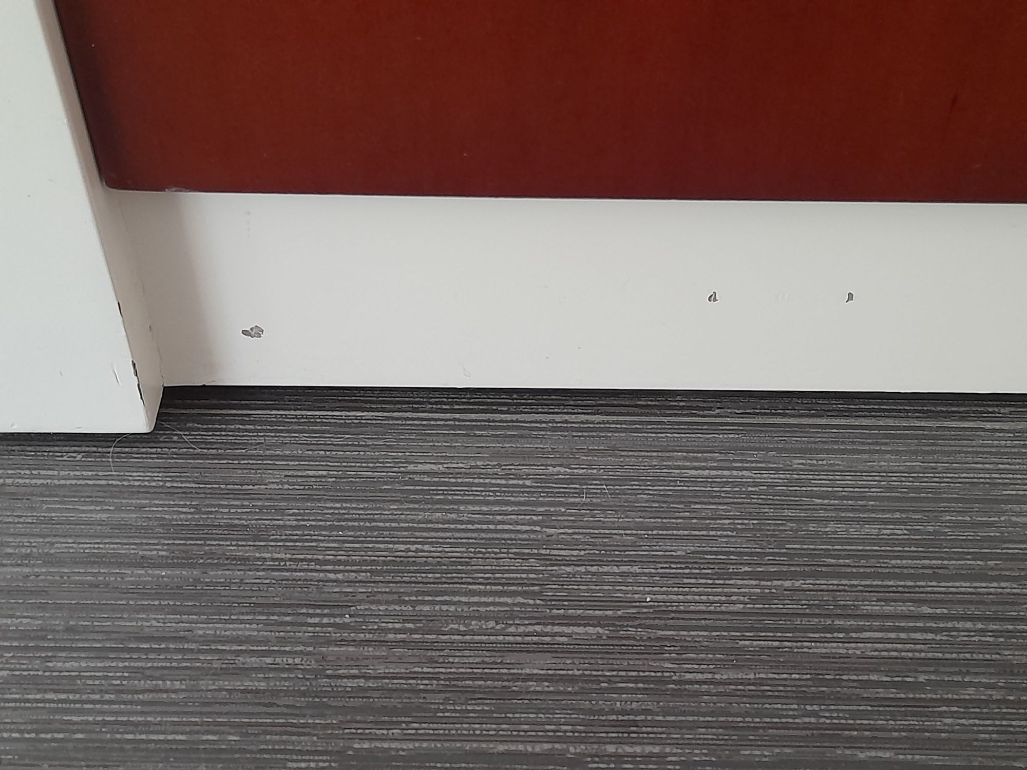 Móvel em madeira maciça, de sala de estar, lacado branco.