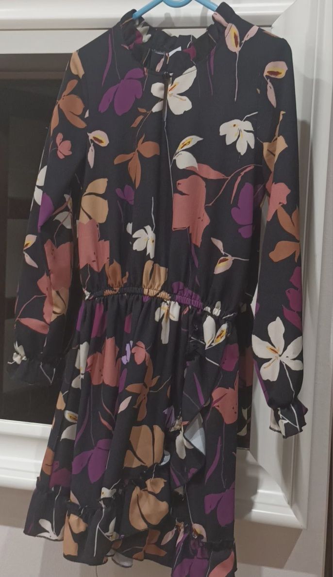 Piękna sukienka, zwiewna, rozmiar 134, na komunię, wesele, elegancka