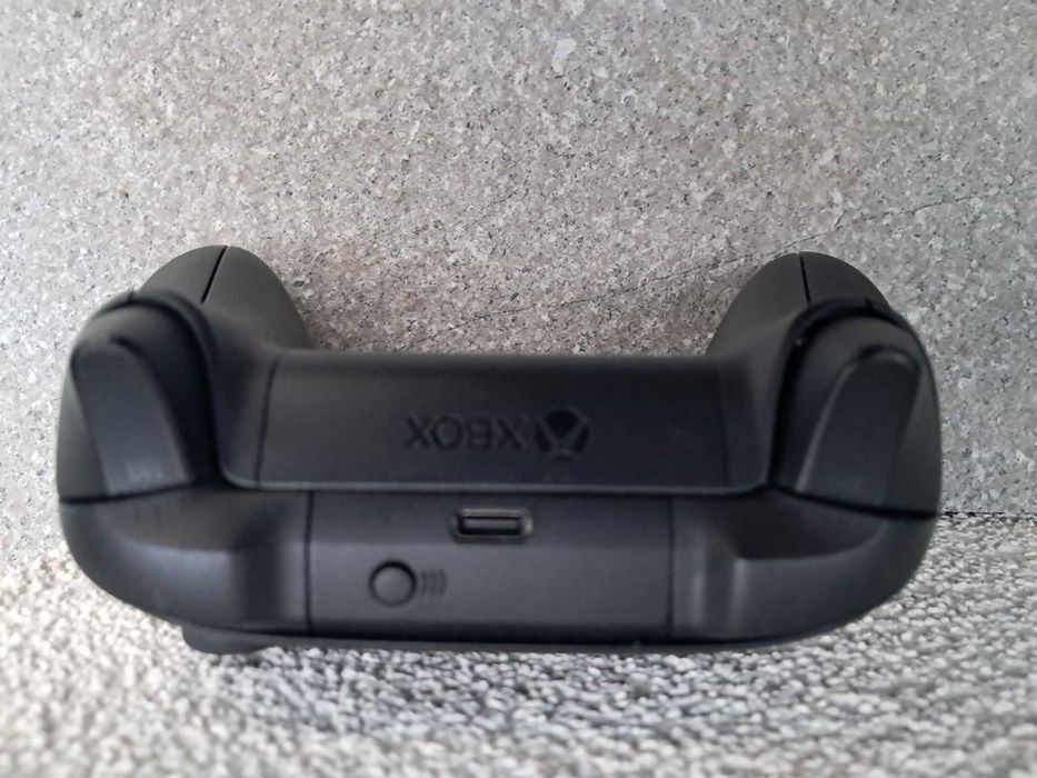 Konsola do gier XBOX SERIES X z dwoma grami