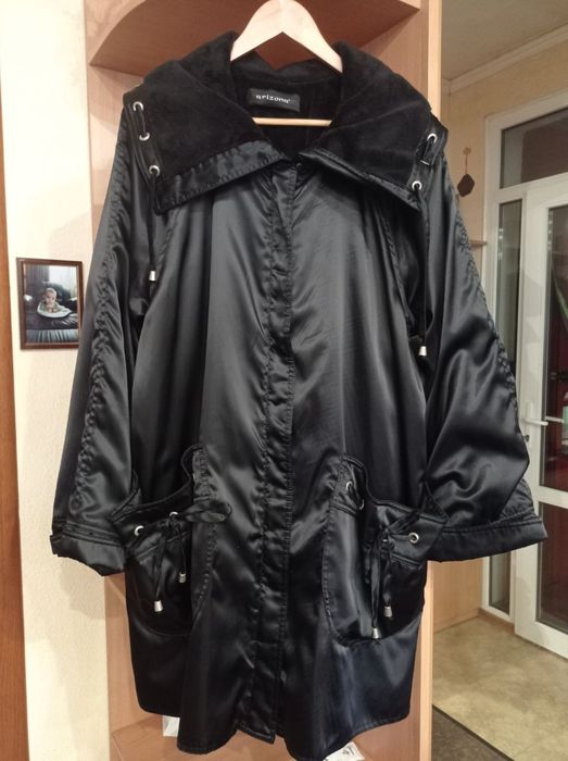 Зимова жіноча куртка