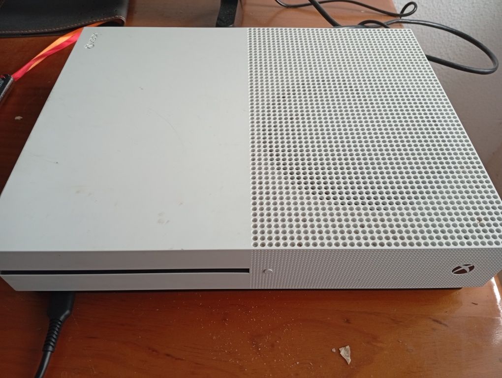 Xbox One S 1TB em óptimo estado