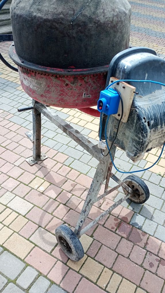 Продам бетономішалку