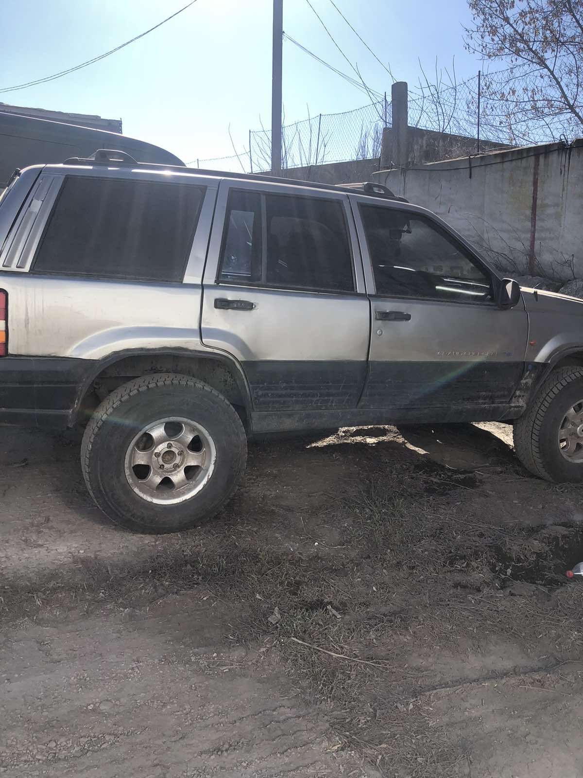 Продам Jeep Grand Cherokee 2.5