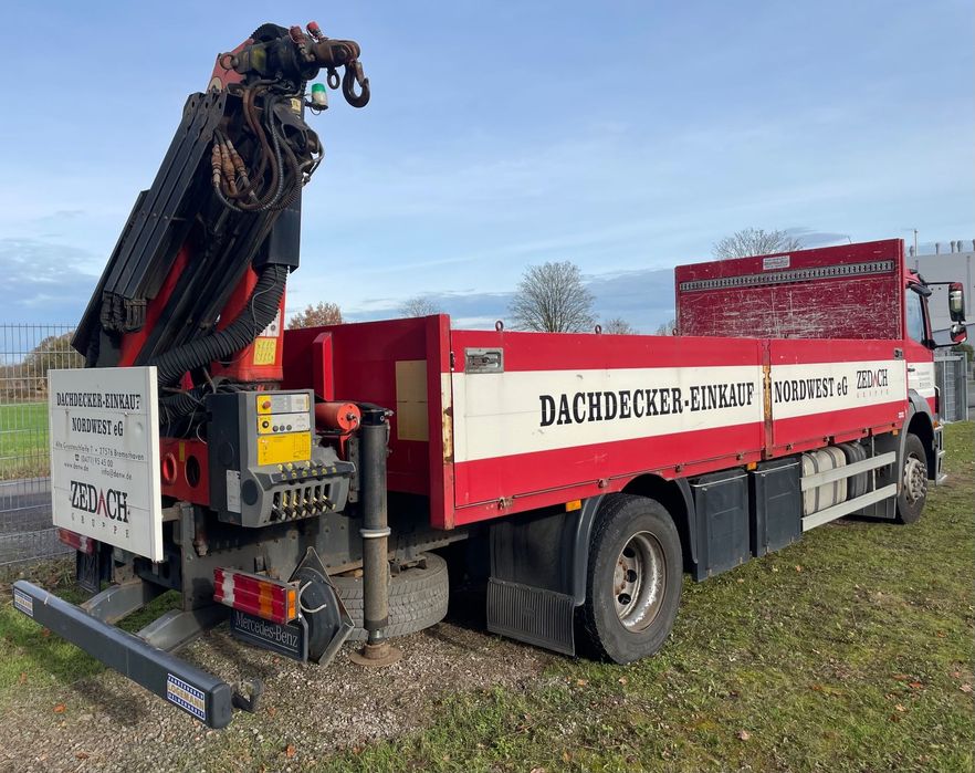 Mercedes-Benz Axor 1824 z żurawiem Palfinger 12002 z pilotem  Bardzo dobry stan