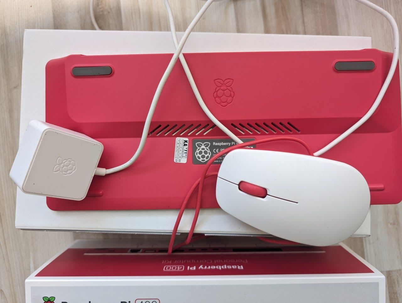 Raspberry Pi 400 EU + dwa pady