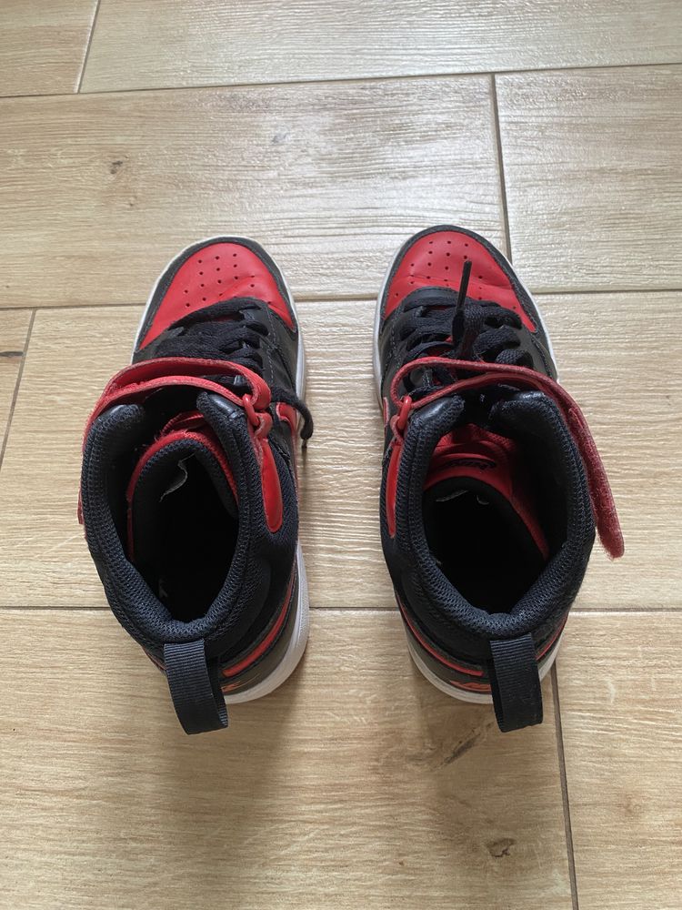 Nike wysokie na gwarancji  czarno czerwone 38