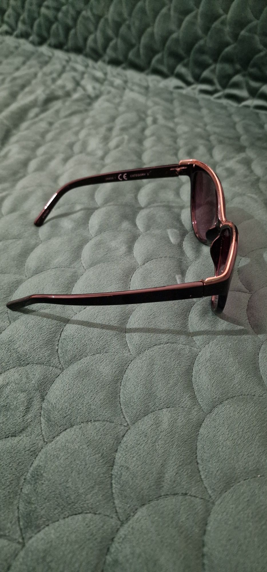 Okulary przeciwsłoneczne vintage czarne złota ramka