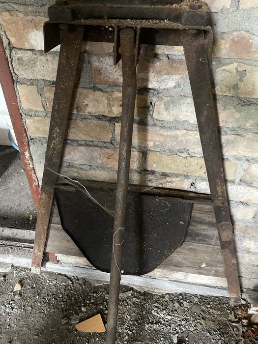 Imadło do gwintowania rur stojace pionier