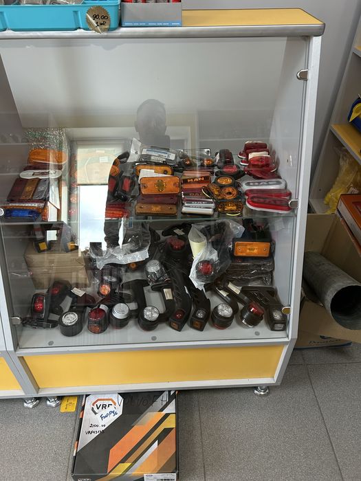 Вітрина під склом