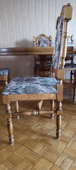 Stół drewniany w okleinie dębowej