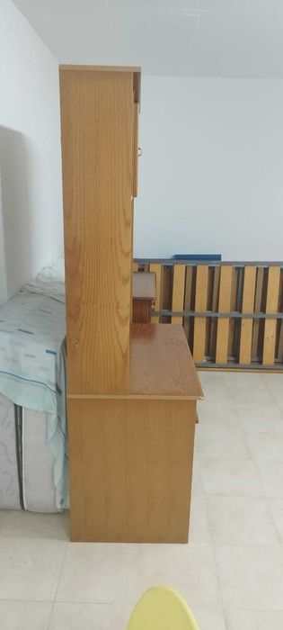 Mobília de quarto de solteiro em ótimo estado