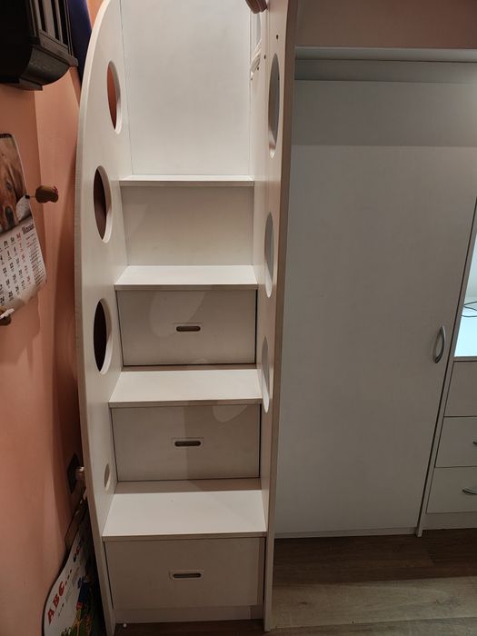 Łóżko piętrowe z biurkiem