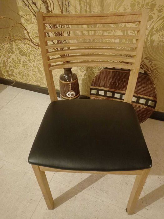 Drewniane krzesła obite skórą 4 szt