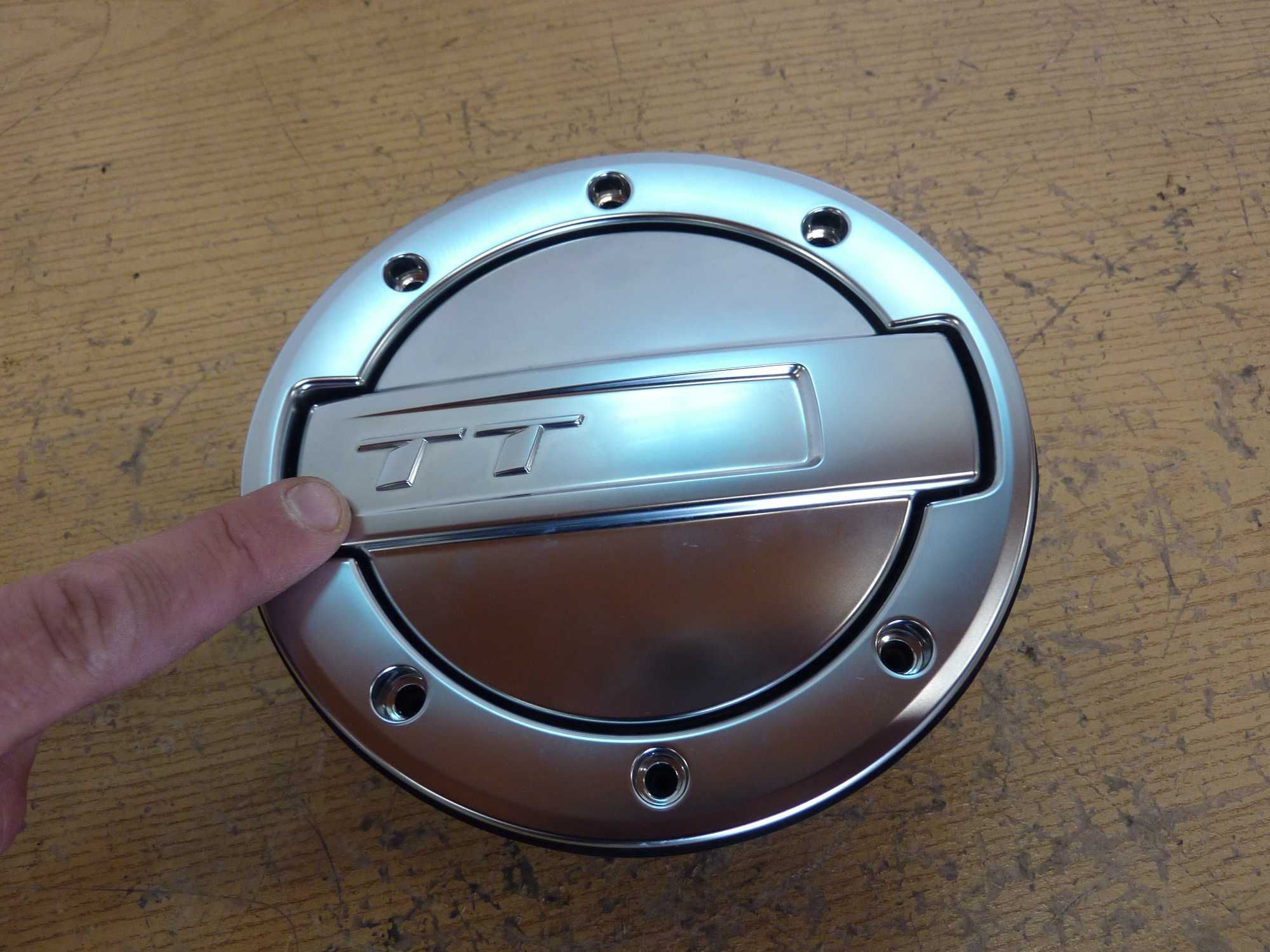 AUDI TT 8S klapka wlewu paliwa CHROM ładna 8S0.809857E